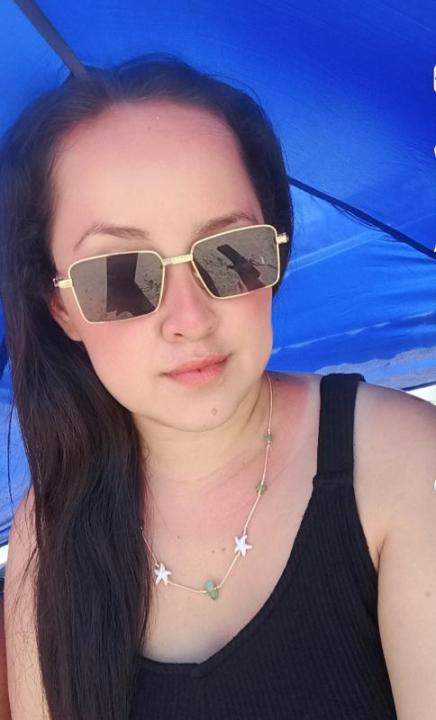YANELA HOLGUIN MERA